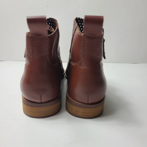 NEW KELSI DAGGER alaska perforated ankle booties - Picture 6 of 8